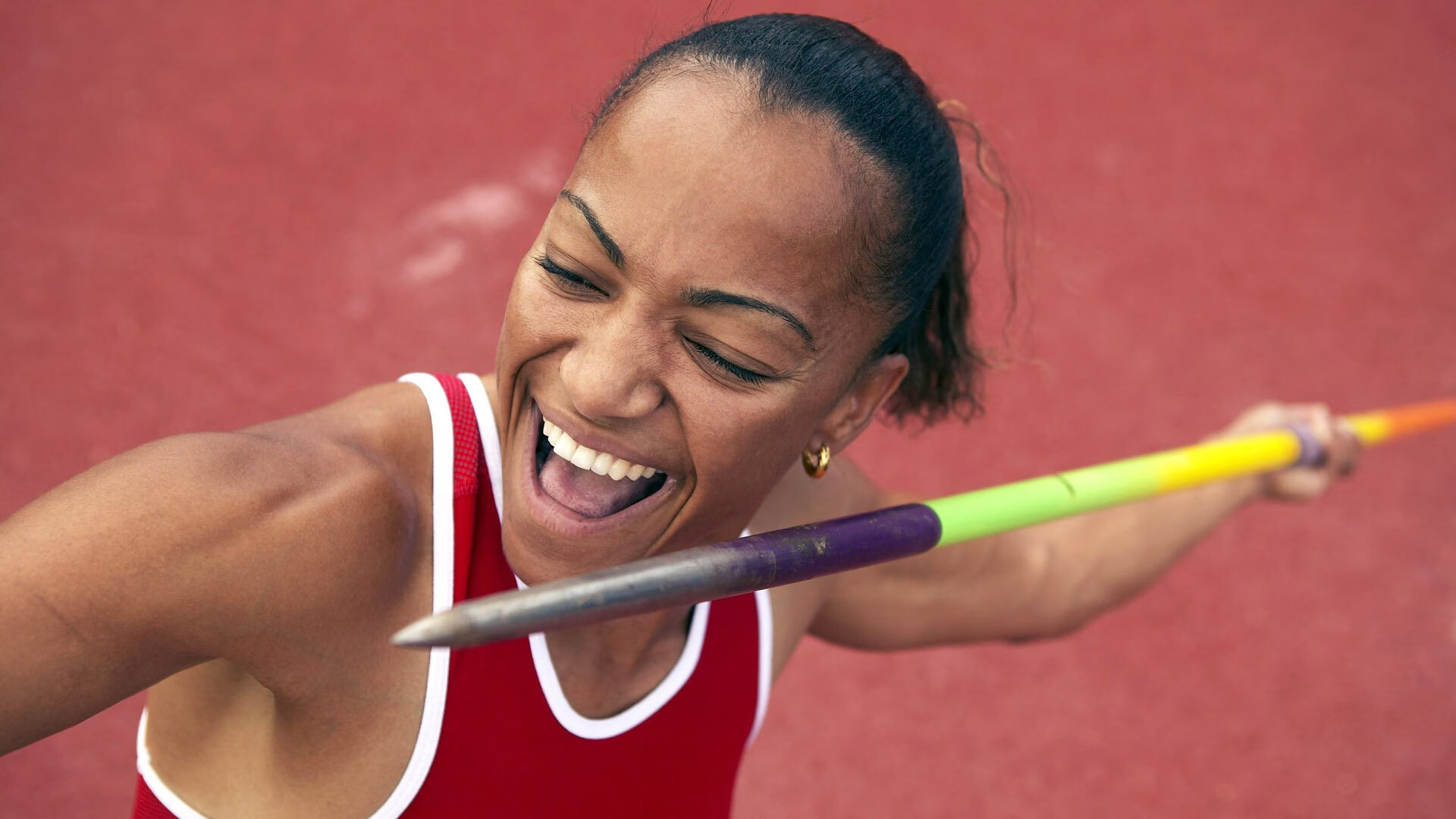 张雨霏与偶像合影传承游泳精神,张雨霏80分钟内揽获两块金牌