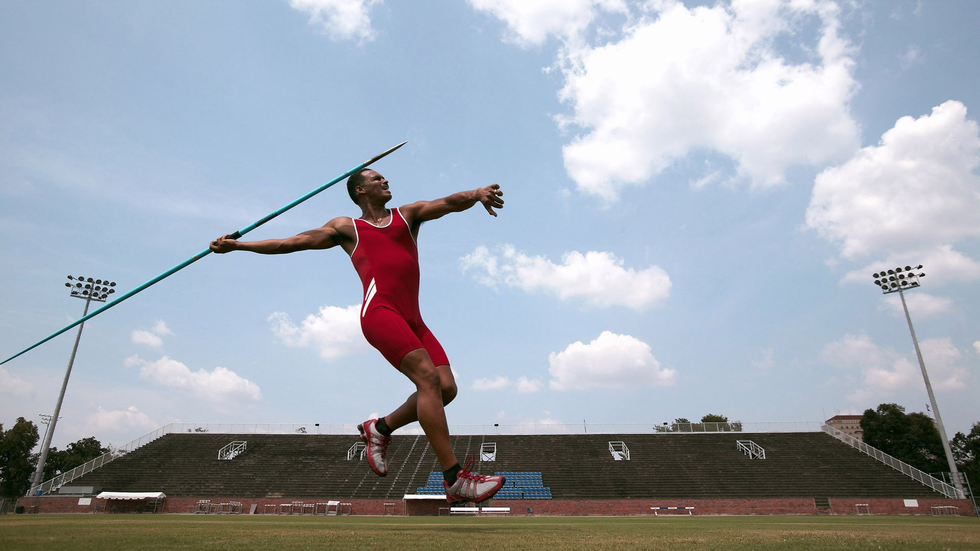 火箭组织战术演练强化无球跑动意识,无杆火箭